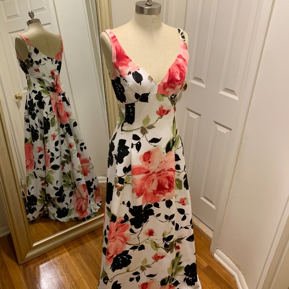 Stunning Rich Heavy Fabric Dress! Free Shipping! - Picture 2 of 5